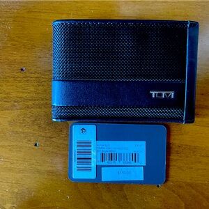 NEW - Men’s Tumi slim single billfold.